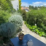 Petite chambre indépendante avec sdb, clim et parking privé